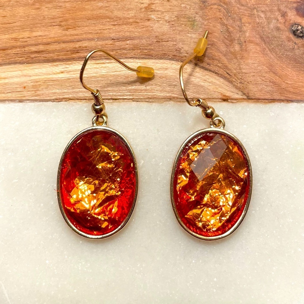 Pretty sparklyā drop earrings in this earth tone will look great with anything!